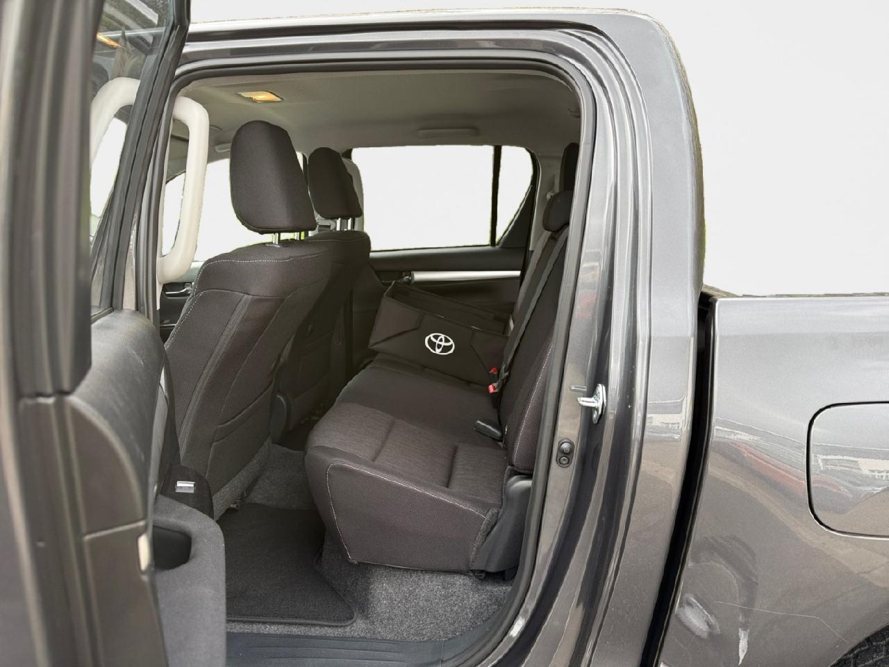 Foto 1 - HILUX Double Cab Comfort 4x4, marlingrau Metallic