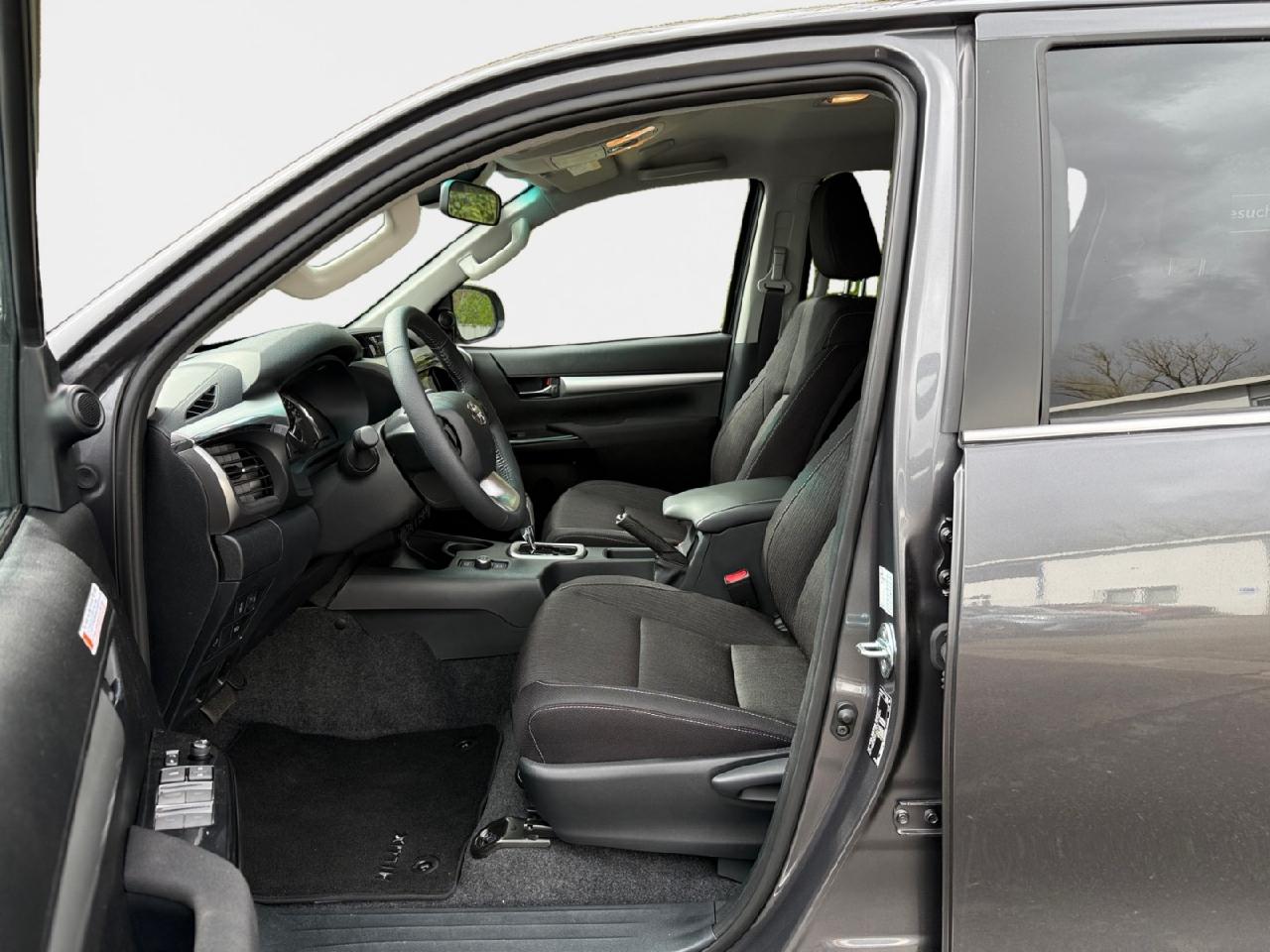 Foto 1 - HILUX Double Cab Comfort 4x4, marlingrau Metallic