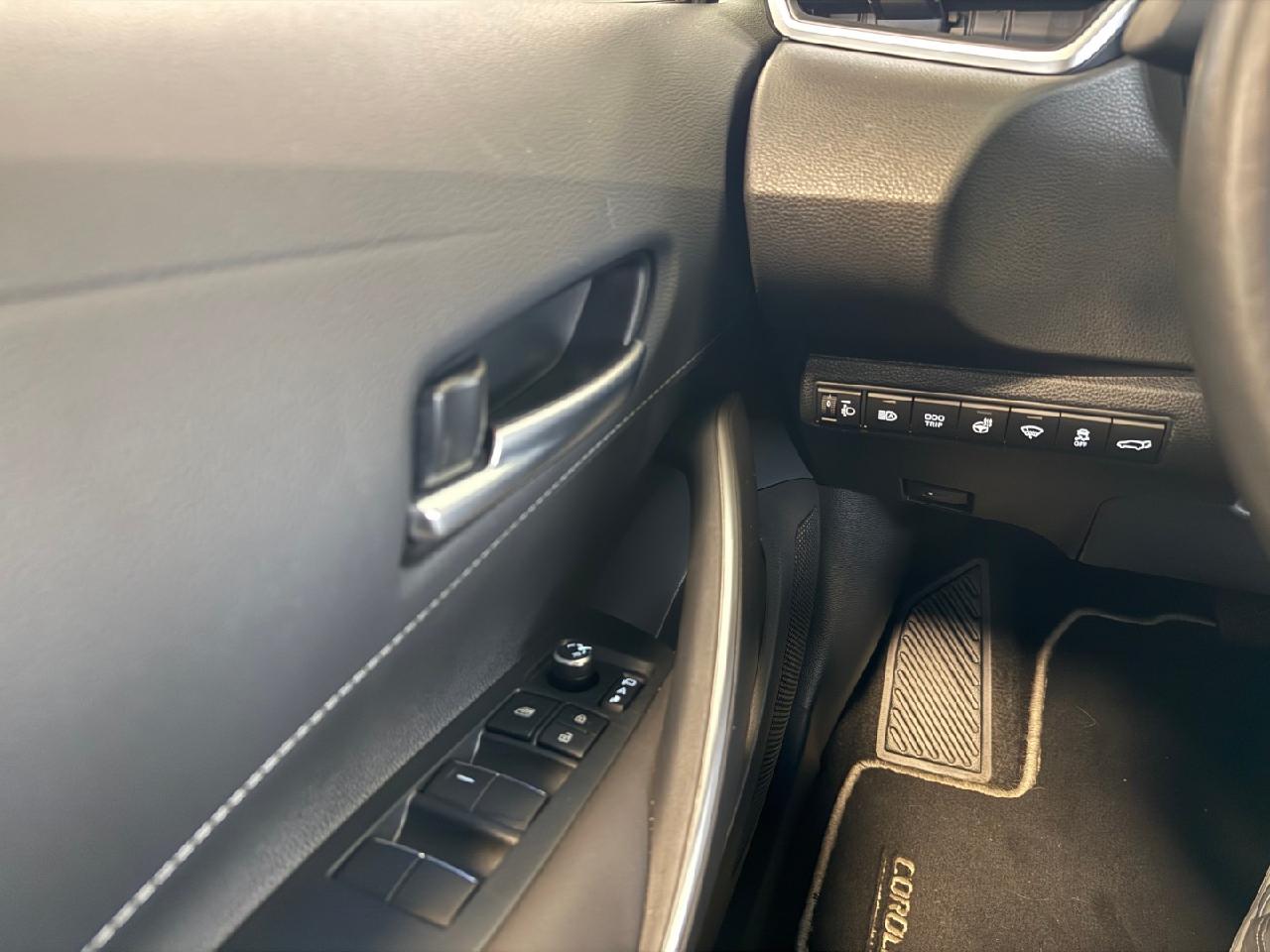 Foto 1 - Corolla Hybrid Team D, grau