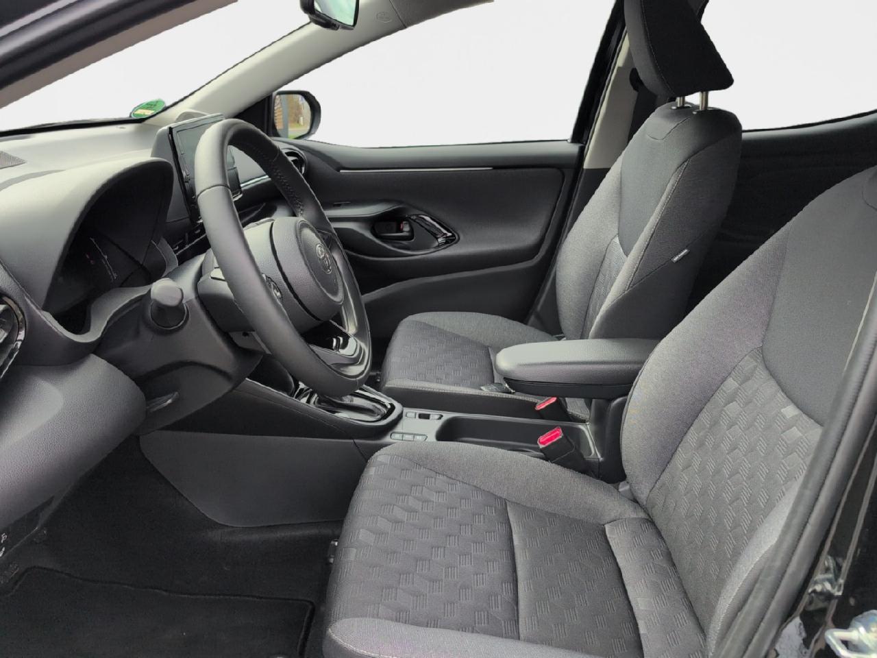 Foto 1 - Yaris Yaris Hybrid Teamplayer, Black Mica / Ink