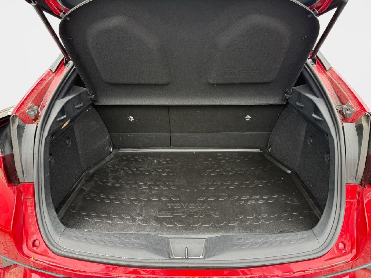 Foto 1 - Toyota C-HR C-HR Hybrid Team D, Karminarot etallic