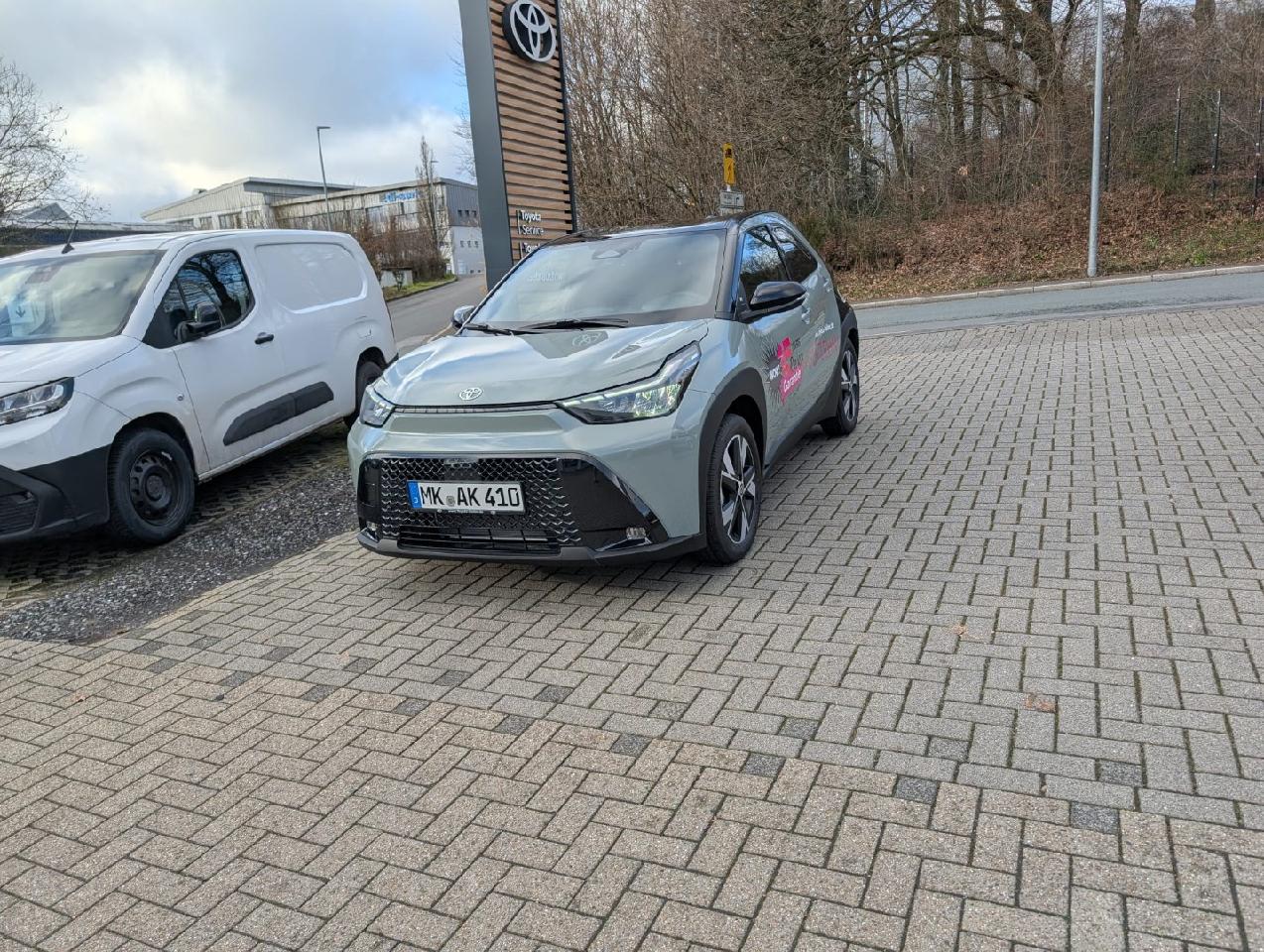 Foto 1 - Aygo X Hybrid Teamplayer, urban khaki