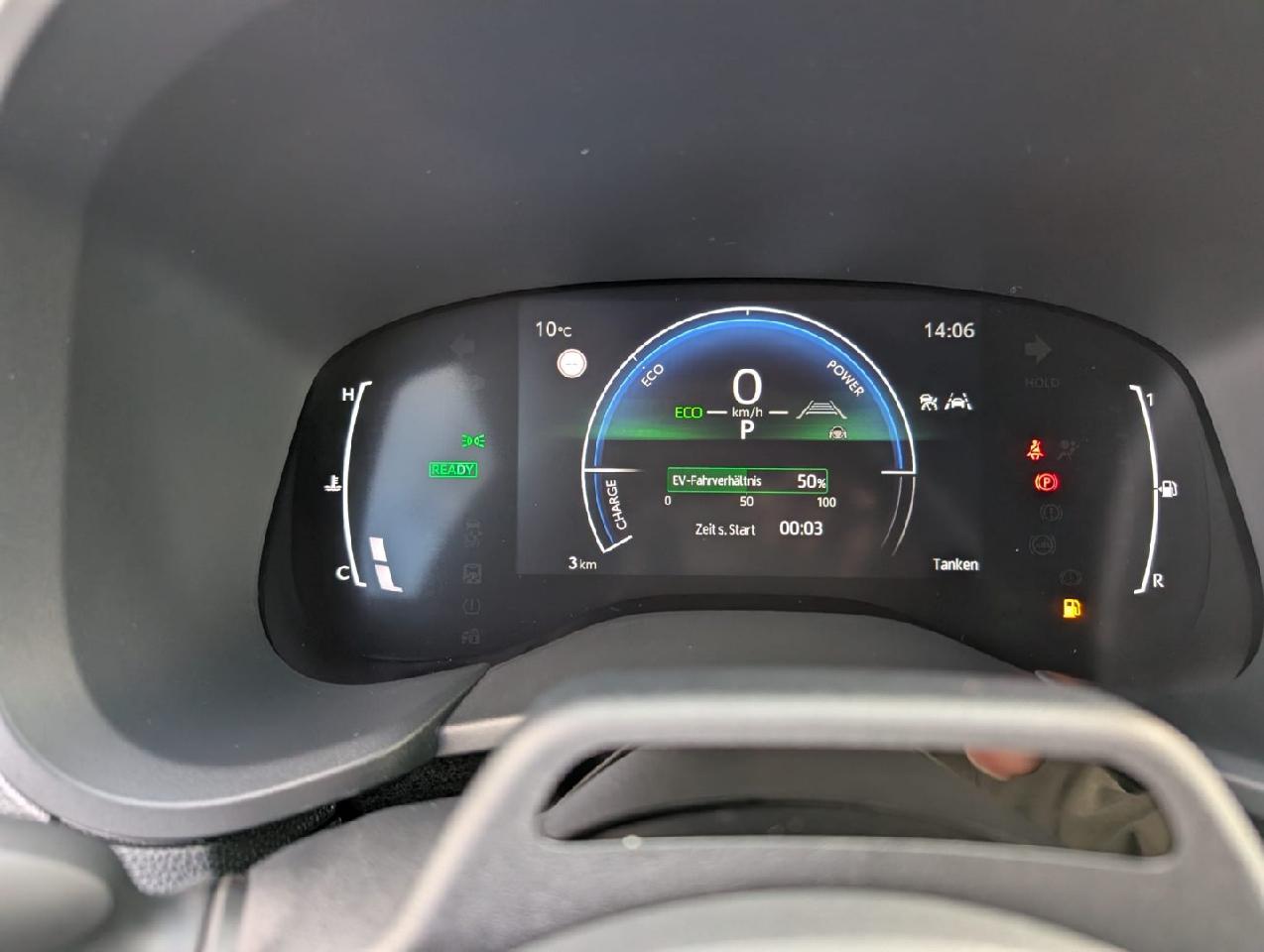 Foto 1 - Aygo X Hybrid Teamplayer, urban khaki