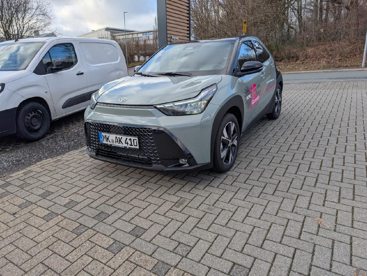 Foto 1 - Aygo X Hybrid Teamplayer, urban khaki