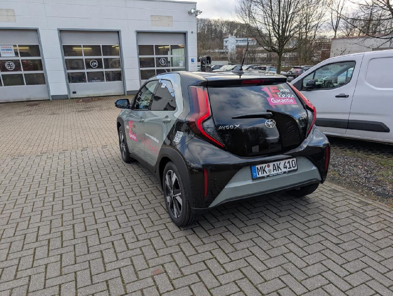 Foto 1 - Aygo X Hybrid Teamplayer, urban khaki