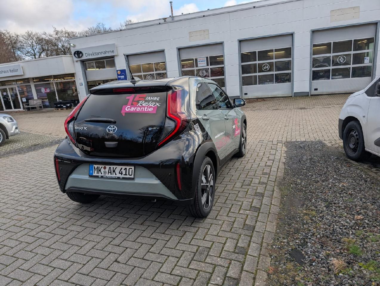 Foto 1 - Aygo X Hybrid Teamplayer, urban khaki