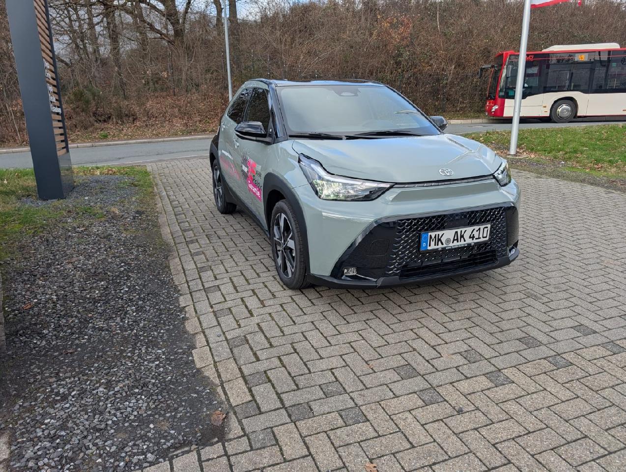 Foto 1 - Aygo X Hybrid Teamplayer, urban khaki