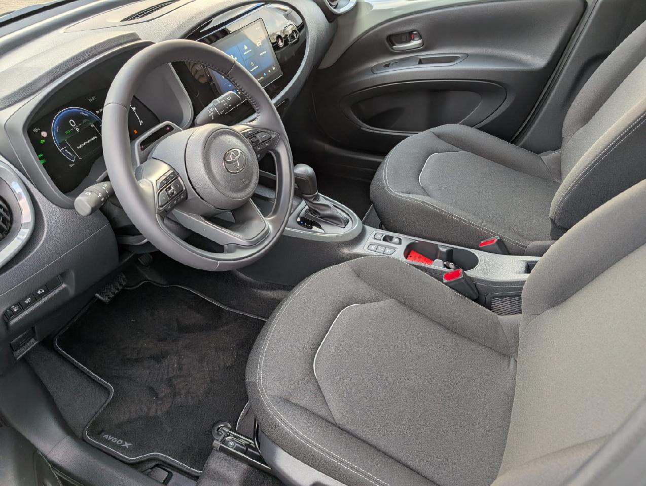 Foto 1 - Aygo X Hybrid Teamplayer, urban khaki