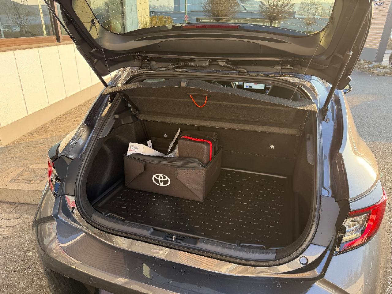 Foto 1 - Corolla Hybrid Teamplayer***Kamera,Klima***, marlingrau Metallic