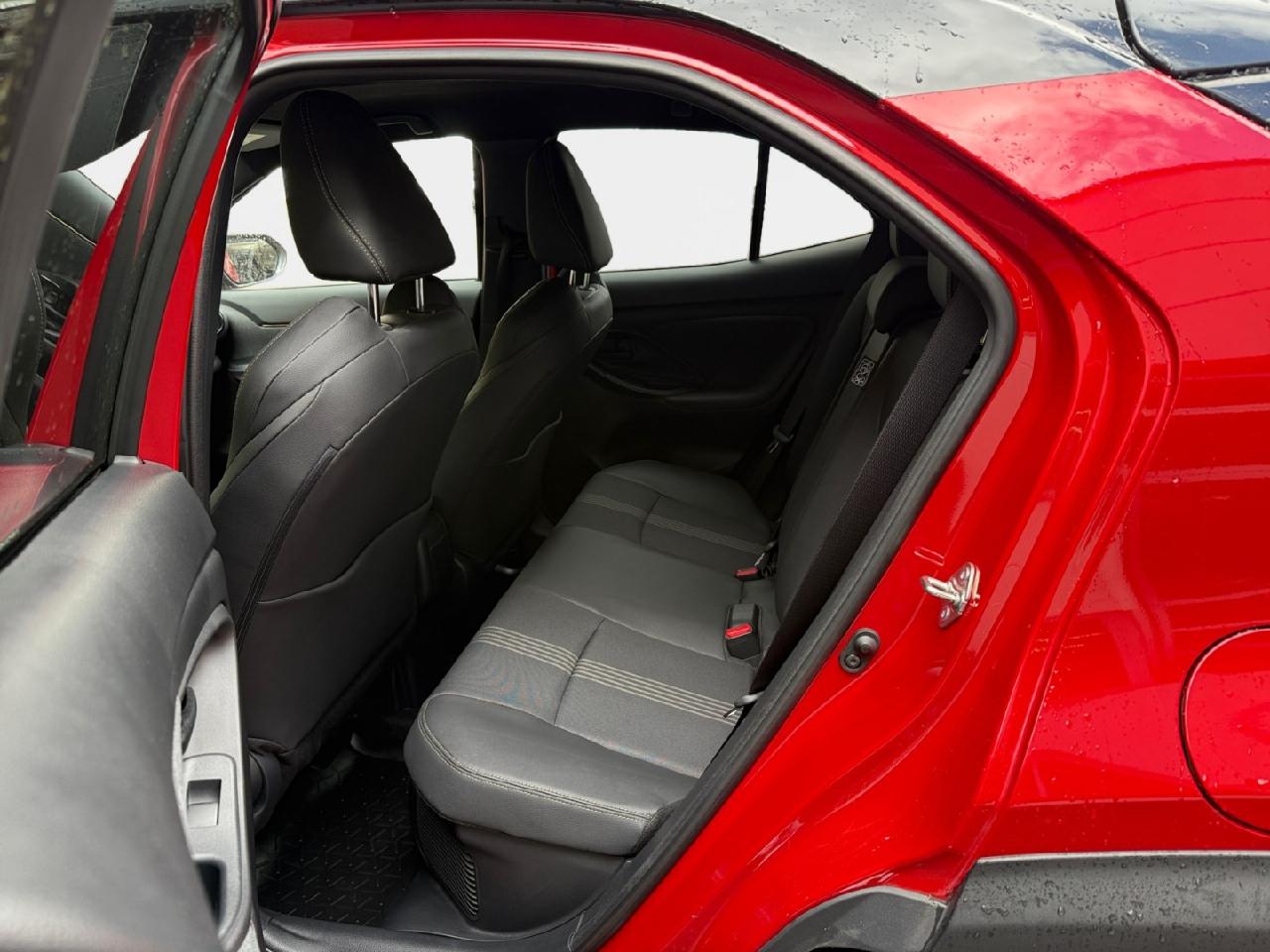 Foto 1 - Yaris Cross Hybrid FWD Adventure***SHZ,Klima,Kamera***, Kaminrot Metallic