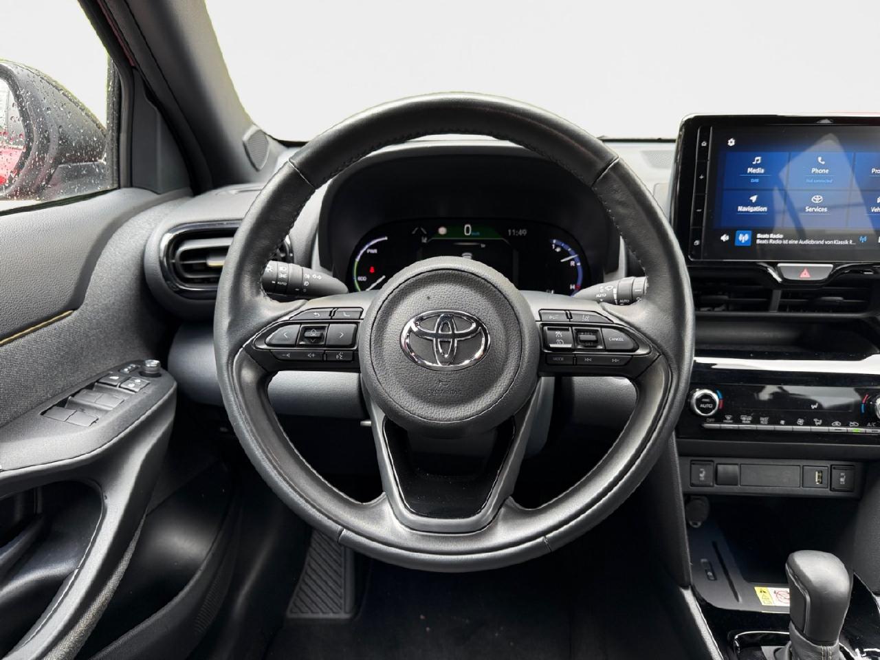 Foto 1 - Yaris Cross Hybrid FWD Adventure***SHZ,Klima,Kamera***, Kaminrot Metallic