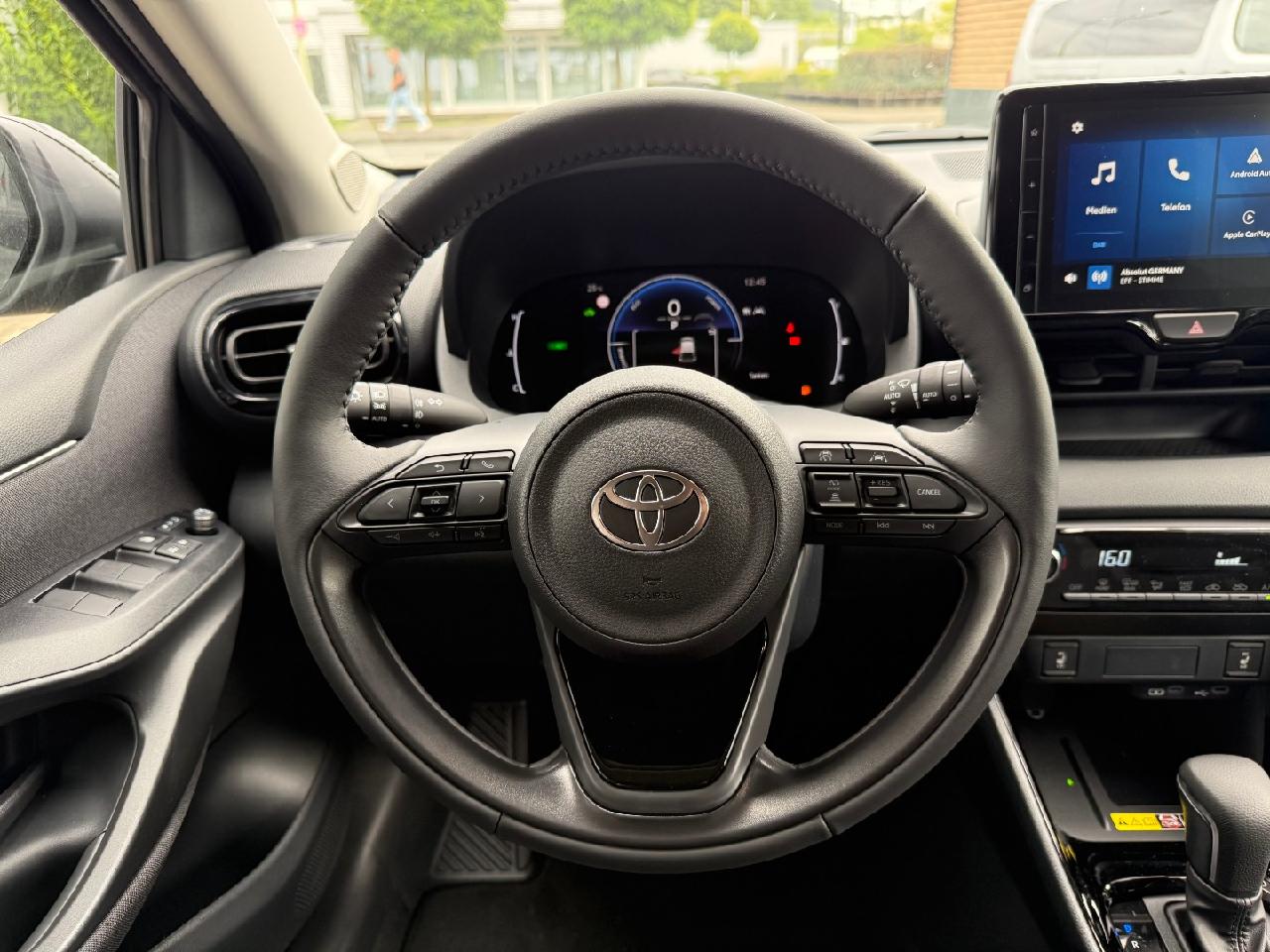 Foto 1 - Yaris Hybrid Teamplayer***Kamera,SHZ,Klima***, mysticschwarz mica