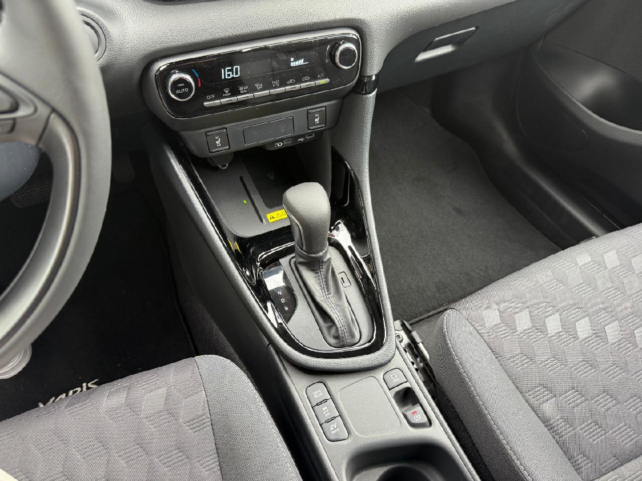 Foto 1 - Yaris Hybrid Teamplayer***Kamera,SHZ,Klima***, mysticschwarz mica