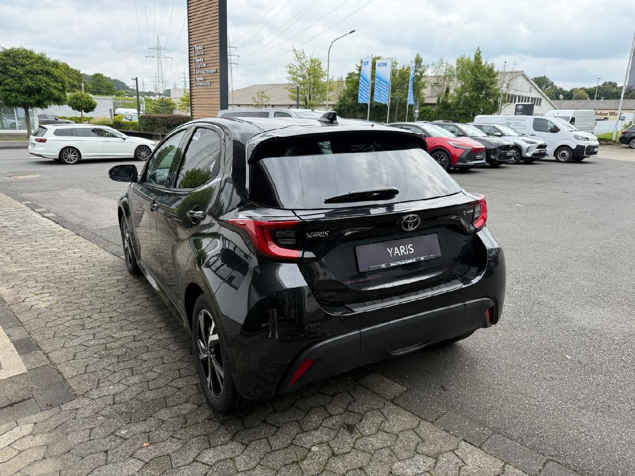 Foto 1 - Yaris Hybrid Teamplayer***Kamera,SHZ,Klima***, mysticschwarz mica