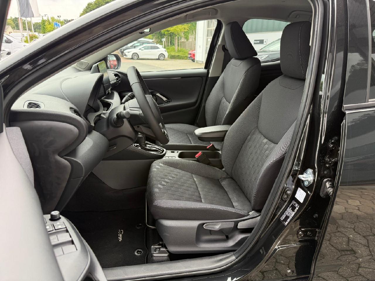 Foto 1 - Yaris Hybrid Teamplayer***Kamera,SHZ,Klima***, mysticschwarz mica