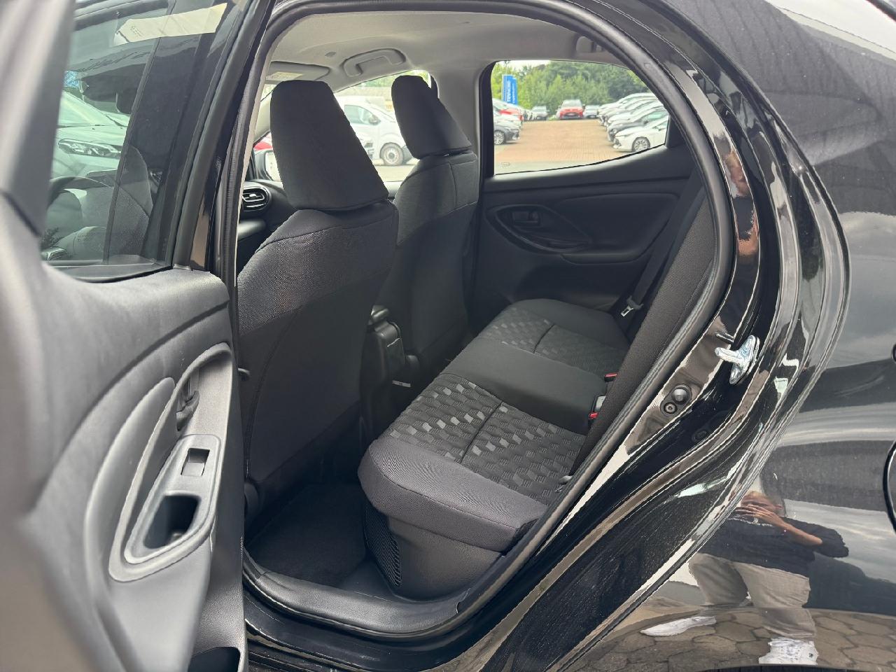 Foto 1 - Yaris Hybrid Teamplayer***Kamera,SHZ,Klima***, mysticschwarz mica