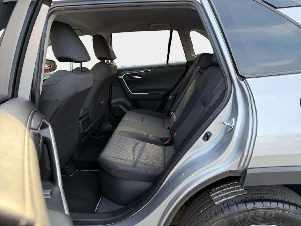 Foto 1 - RAV4 Hybrid 4x4 Team Deutschland, silber