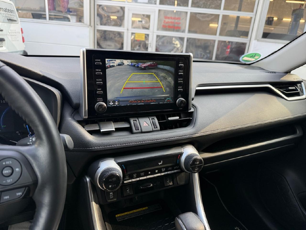 Foto 1 - RAV4 Hybrid 4x4 Team Deutschland, silber