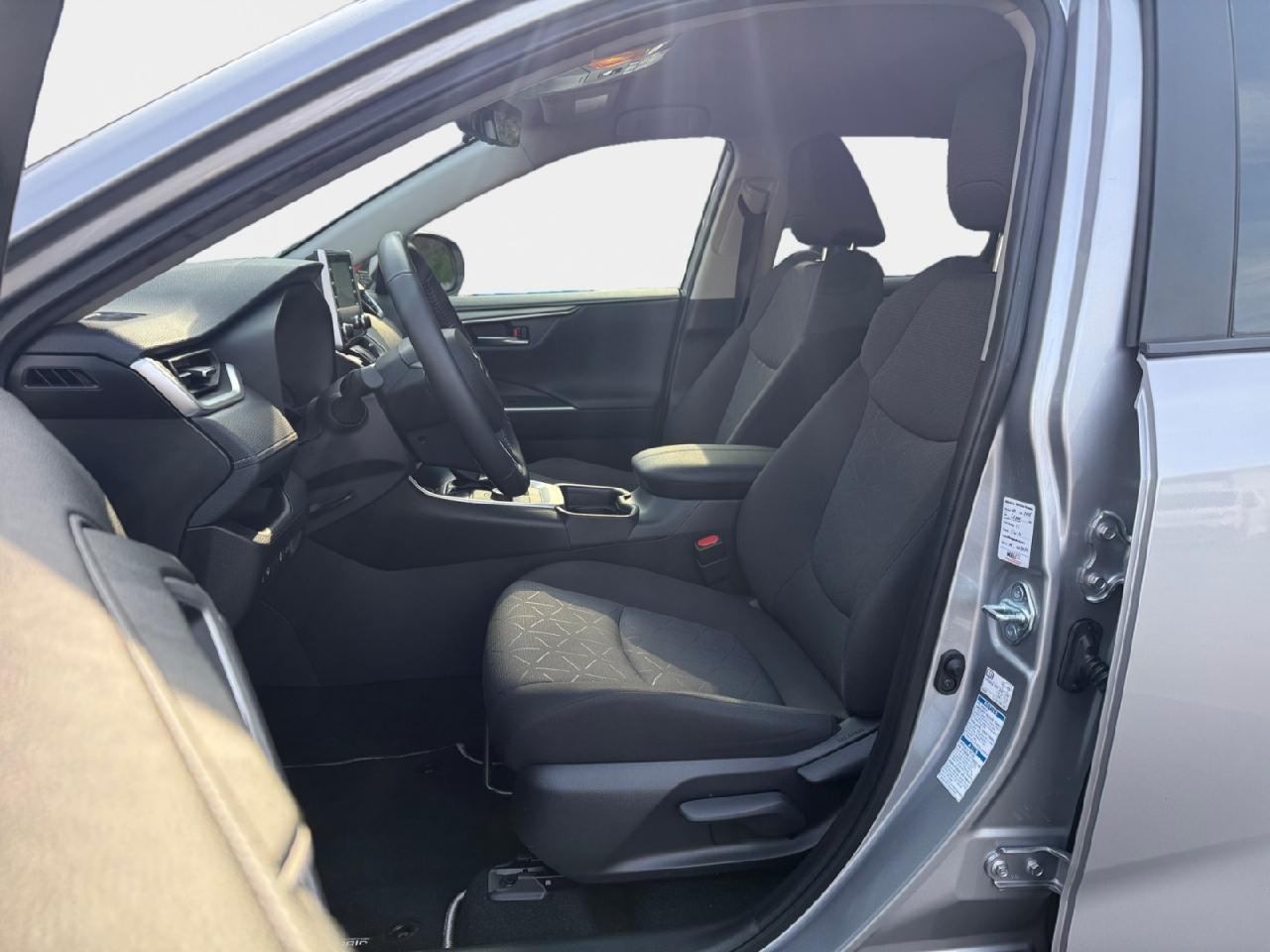 Foto 1 - RAV4 Hybrid 4x4 Team Deutschland, silber