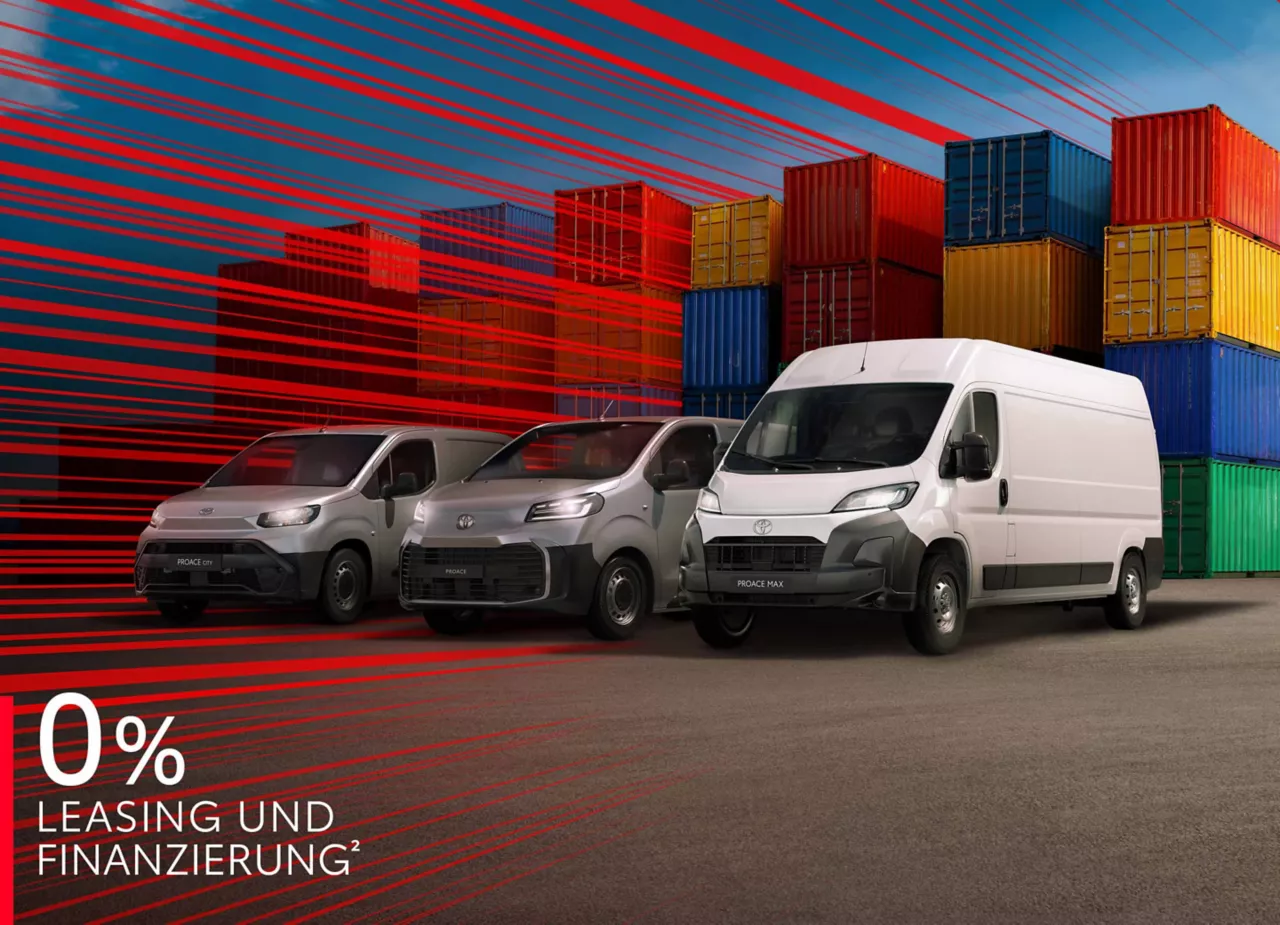 Verschiedene Toyota Nutzfahrzeuge auf einem Baustellenhintergrund.